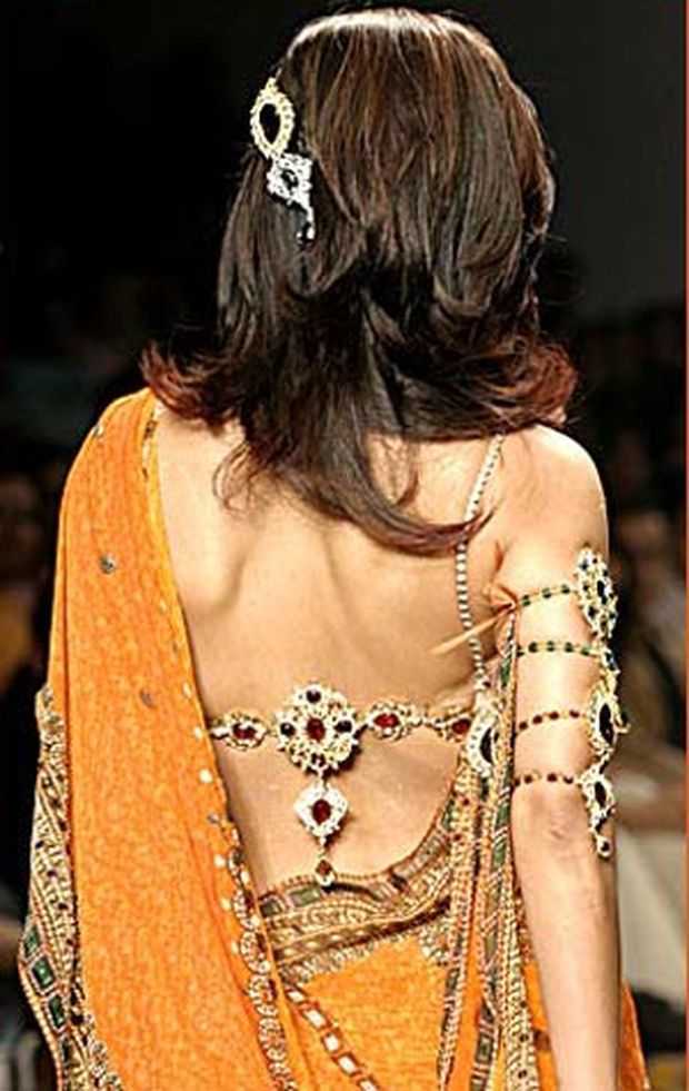 saree-blouse-design-6